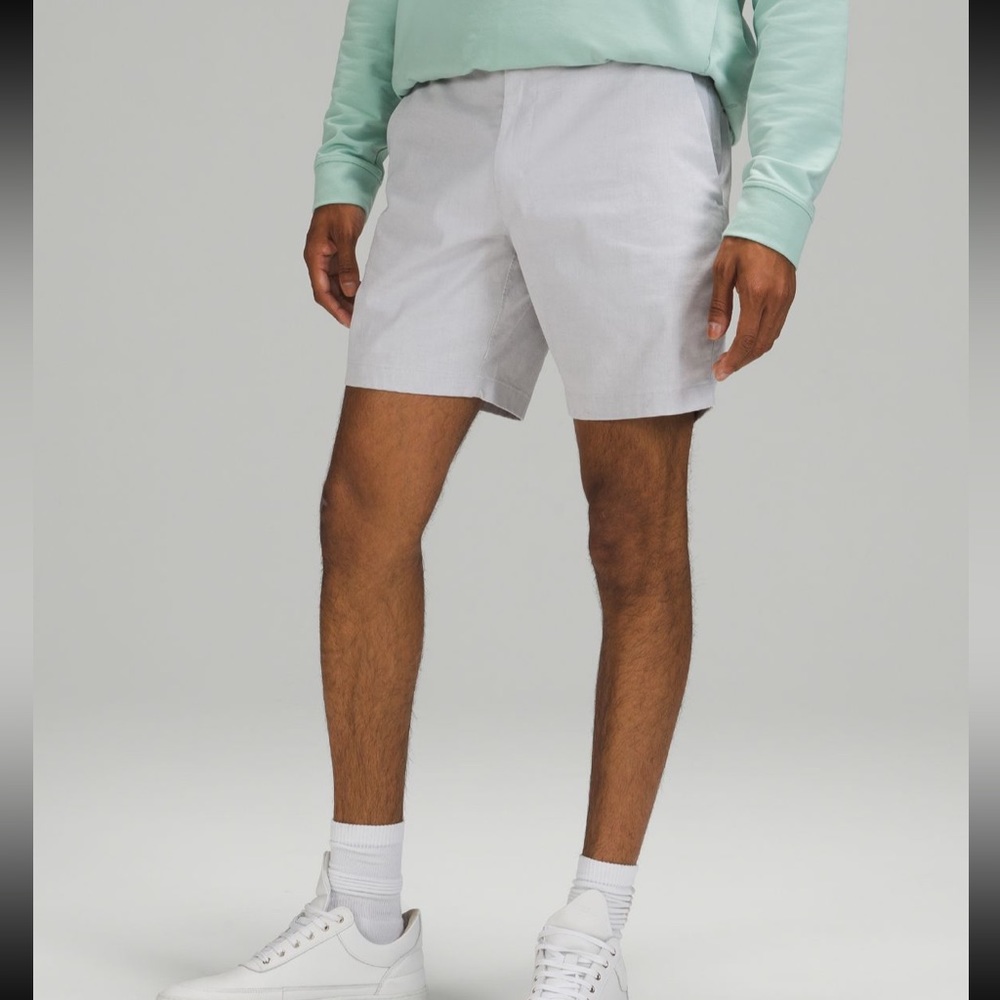 Lululemon Commission Classic-Fit Short 7"
Oxford - Black/White
